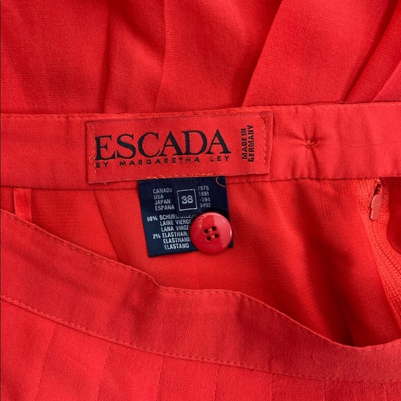 Red Escada pleated wool skirt - Picture 7 of 9
